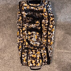 Stylish Women's Camo Travel Bag